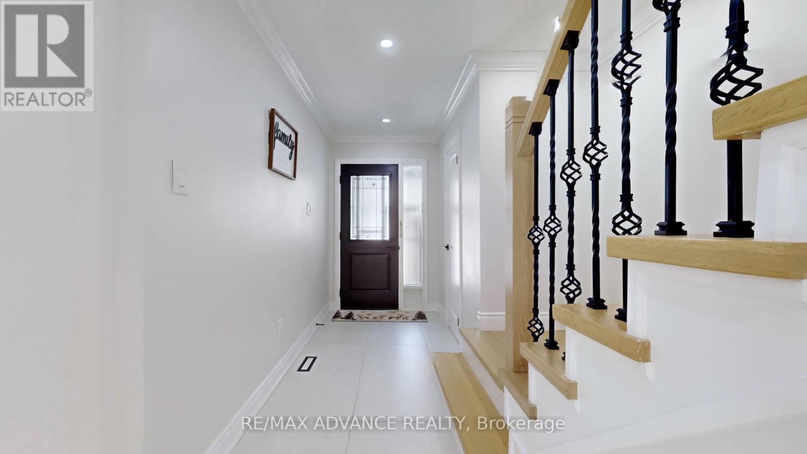 69 Rakewood Crescent, Toronto, Ontario  M1V 1M6 - Photo 2 - E12739196