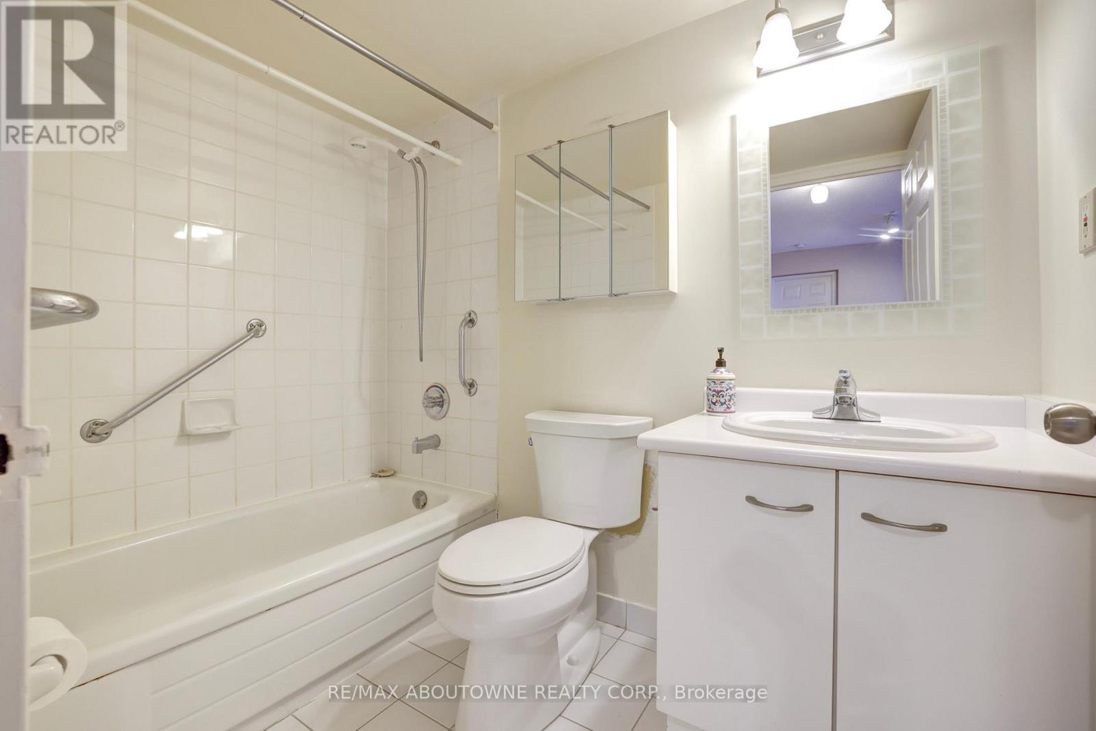 307 - 185 Robinson Street, Oakville, Ontario  L6J 7P6 - Photo 16 - W12739018