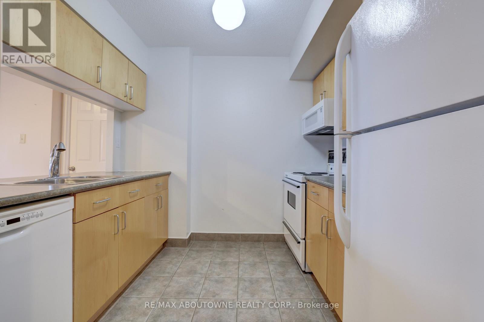 307 - 185 Robinson Street, Oakville, Ontario  L6J 7P6 - Photo 7 - W12739018