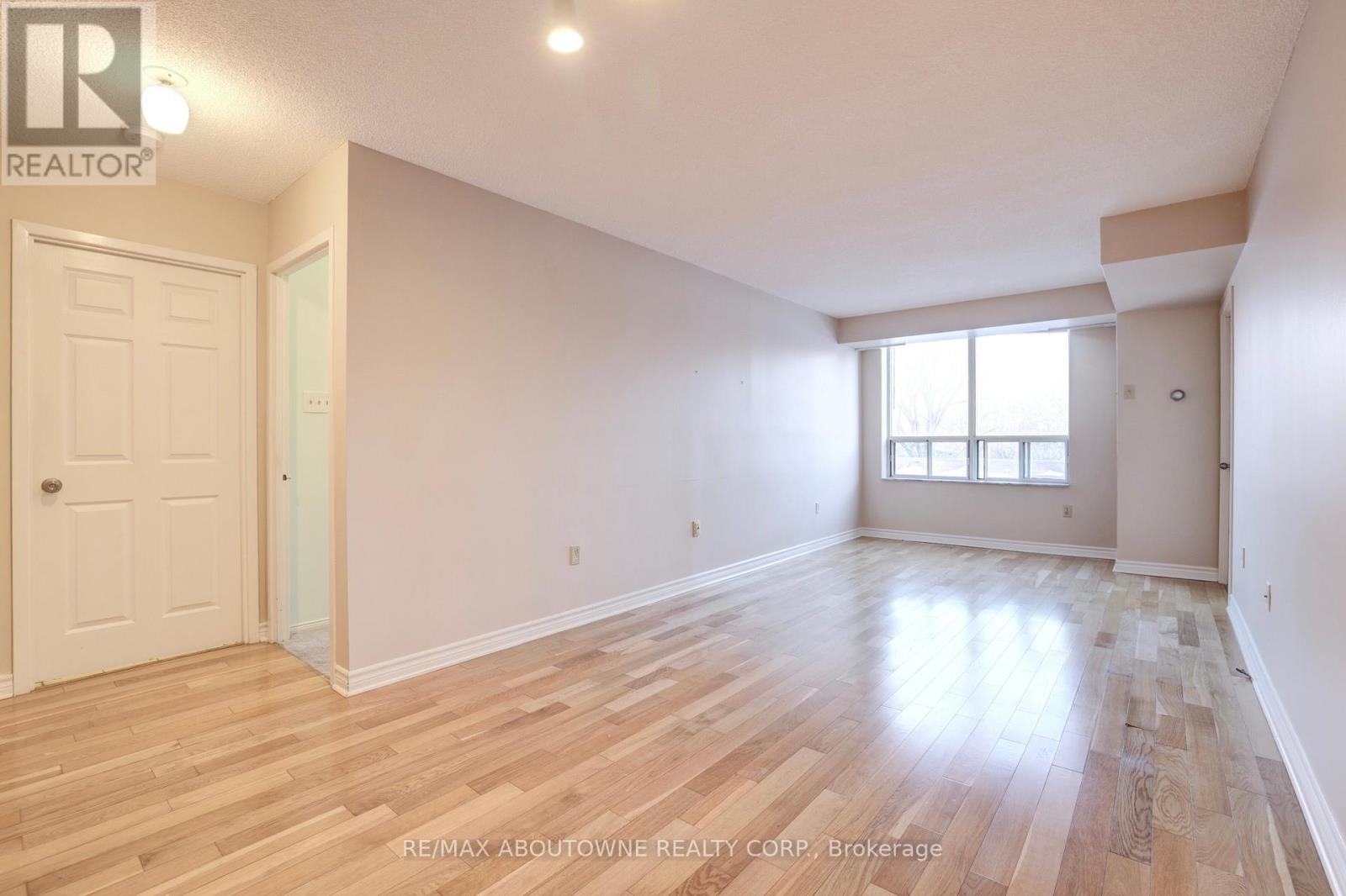 307 - 185 Robinson Street, Oakville, Ontario  L6J 7P6 - Photo 8 - W12739018