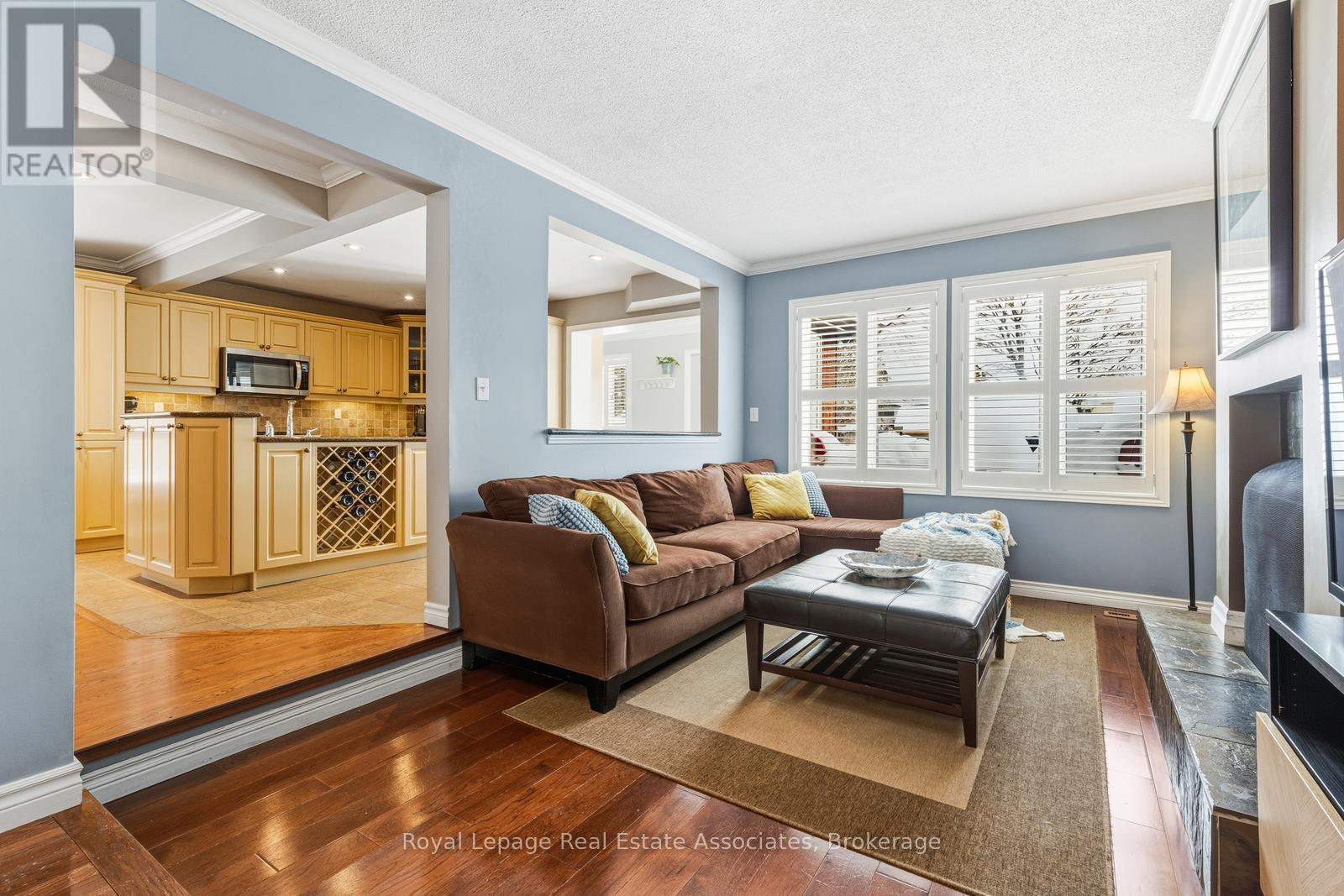 4384 Treetop Court, Mississauga, Ontario  L5L 3M7 - Photo 13 - W12739078