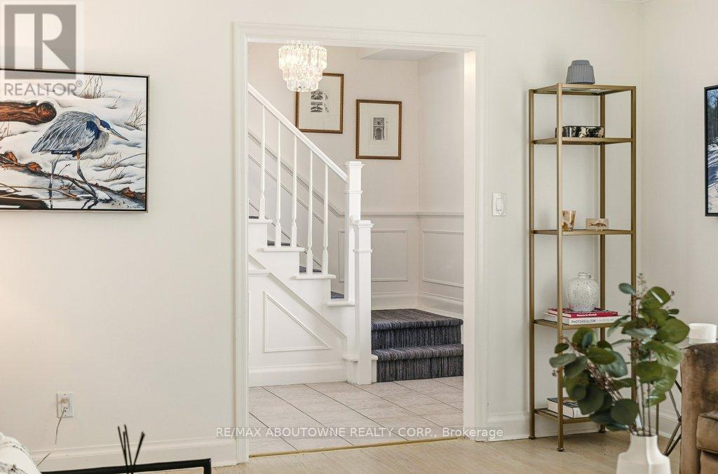 4184 Corrine Court, Burlington, Ontario  L7L 1J1 - Photo 9 - W12739080