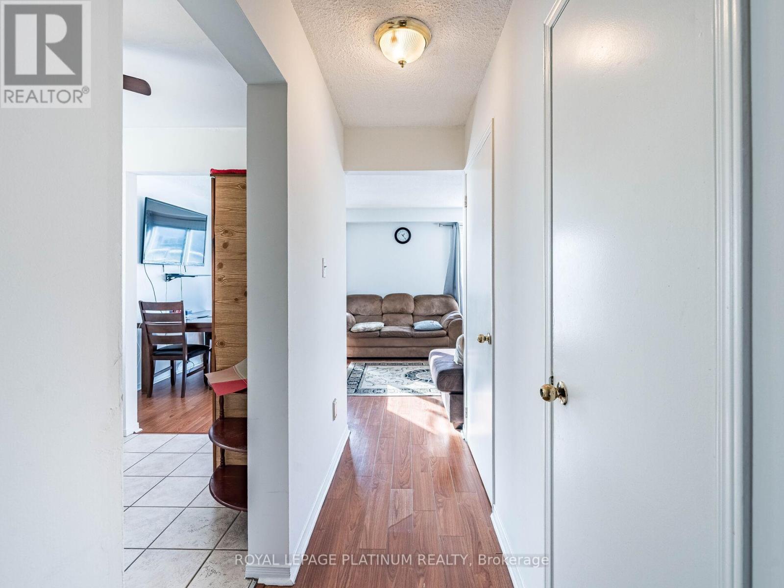 14 Wallingford Court, Brampton, Ontario  L6Y 4V7 - Photo 4 - W12739150