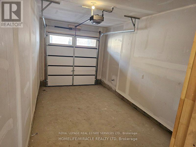 2074 Coppenwood Common, Burlington, Ontario  L7P 0V8 - Photo 16 - W12739184