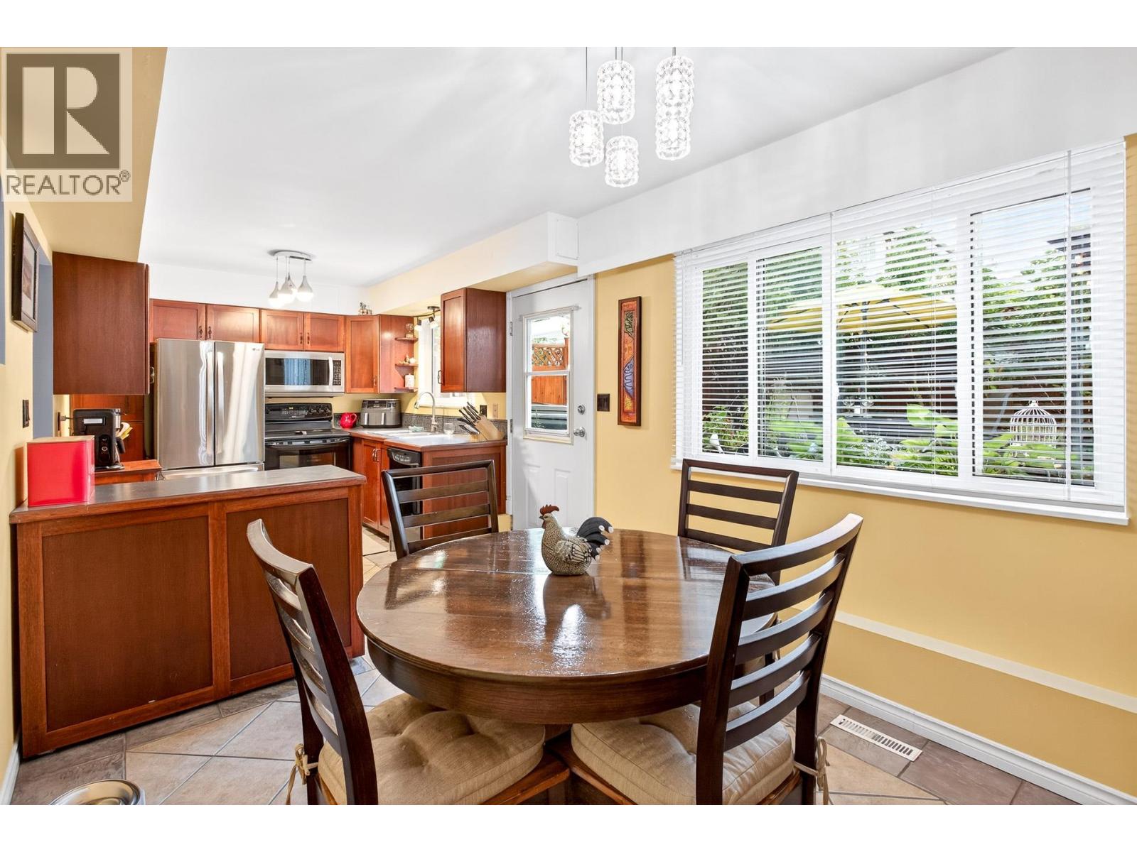 828 Ingersoll Avenue, Coquitlam, British Columbia  V3J 4L9 - Photo 11 - R3084301