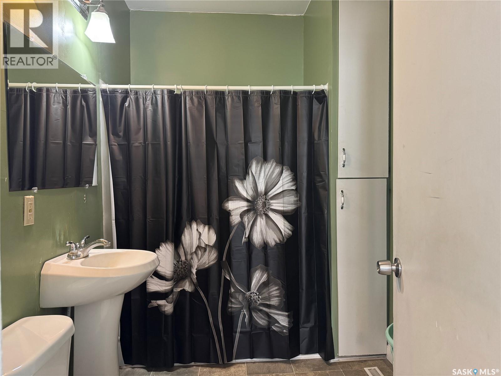 204 1st Street E, Wynyard, Saskatchewan  S0A 4T0 - Photo 7 - SK027496