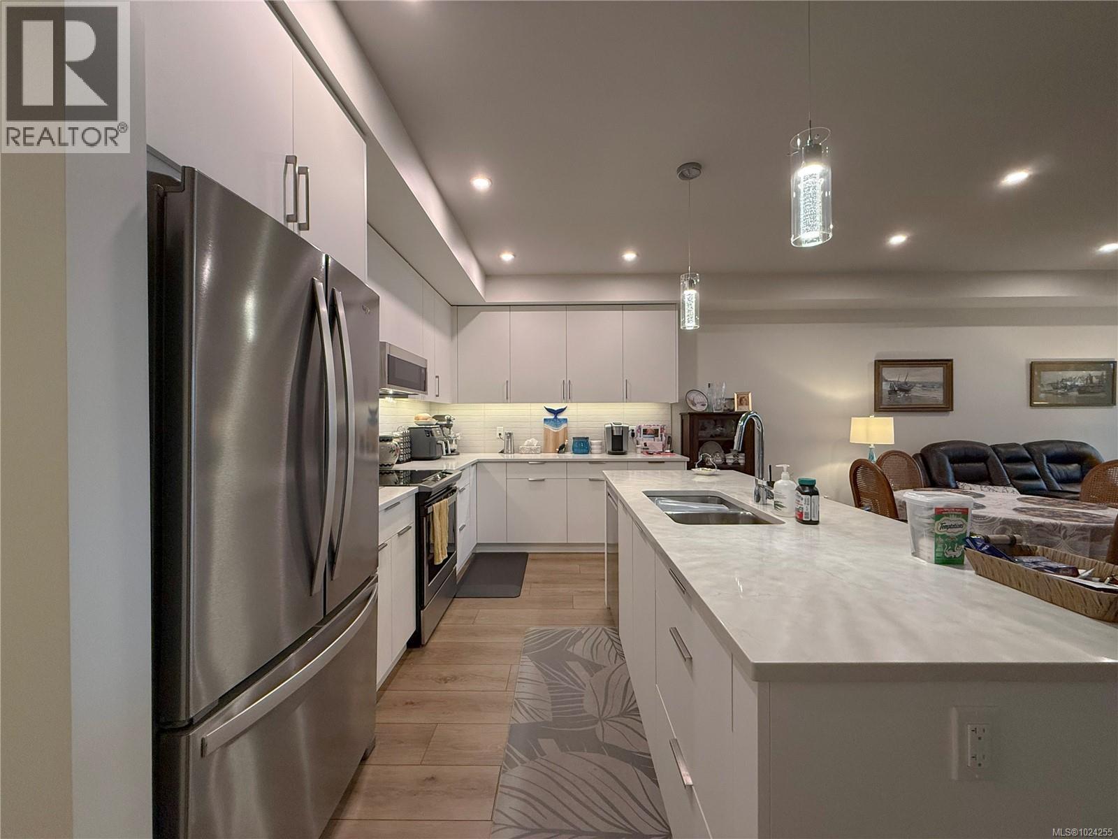 202 684 Island Hwy S, Campbell River, British Columbia  V9W 1A6 - Photo 10 - 1024255