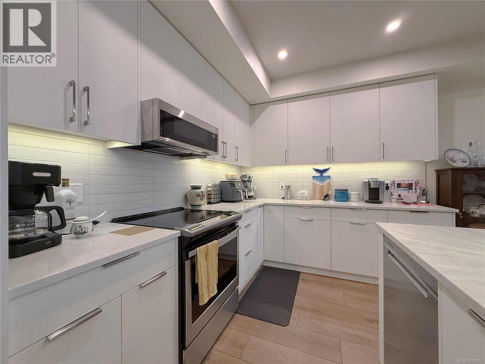 202 684 Island Hwy S, Campbell River, British Columbia  V9W 1A6 - Photo 11 - 1024255