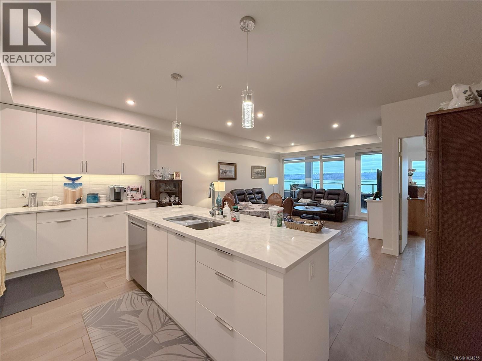 202 684 Island Hwy S, Campbell River, British Columbia  V9W 1A6 - Photo 9 - 1024255