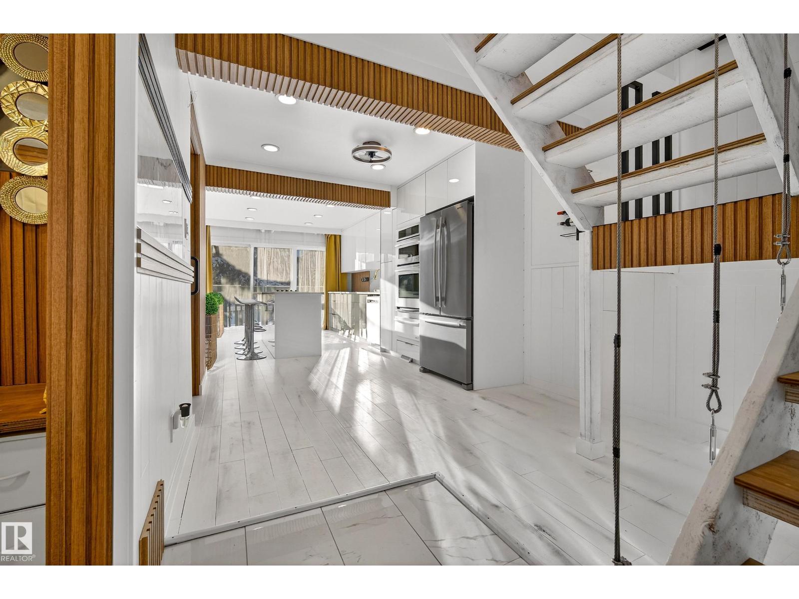 11a Meadowlark Vg Nw, Edmonton, Alberta  T4R 5X3 - Photo 2 - E4471445