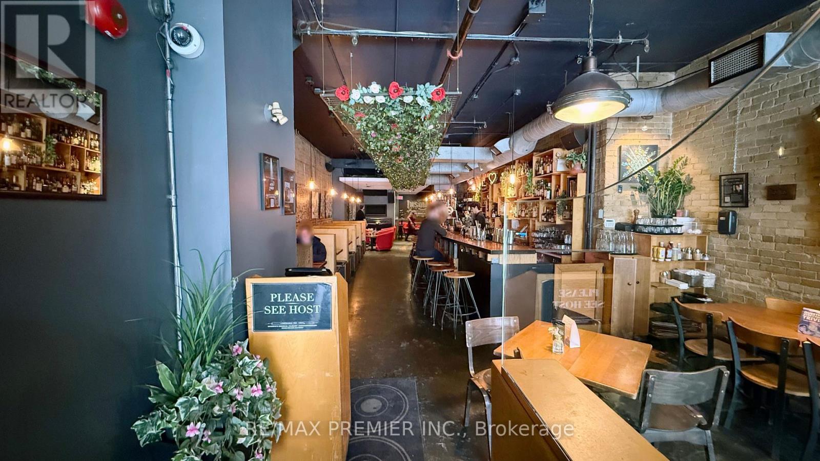 Main Floor - 563 Bloor Street W, Toronto, Ontario  M5S 1Y6 - Photo 2 - C12739116