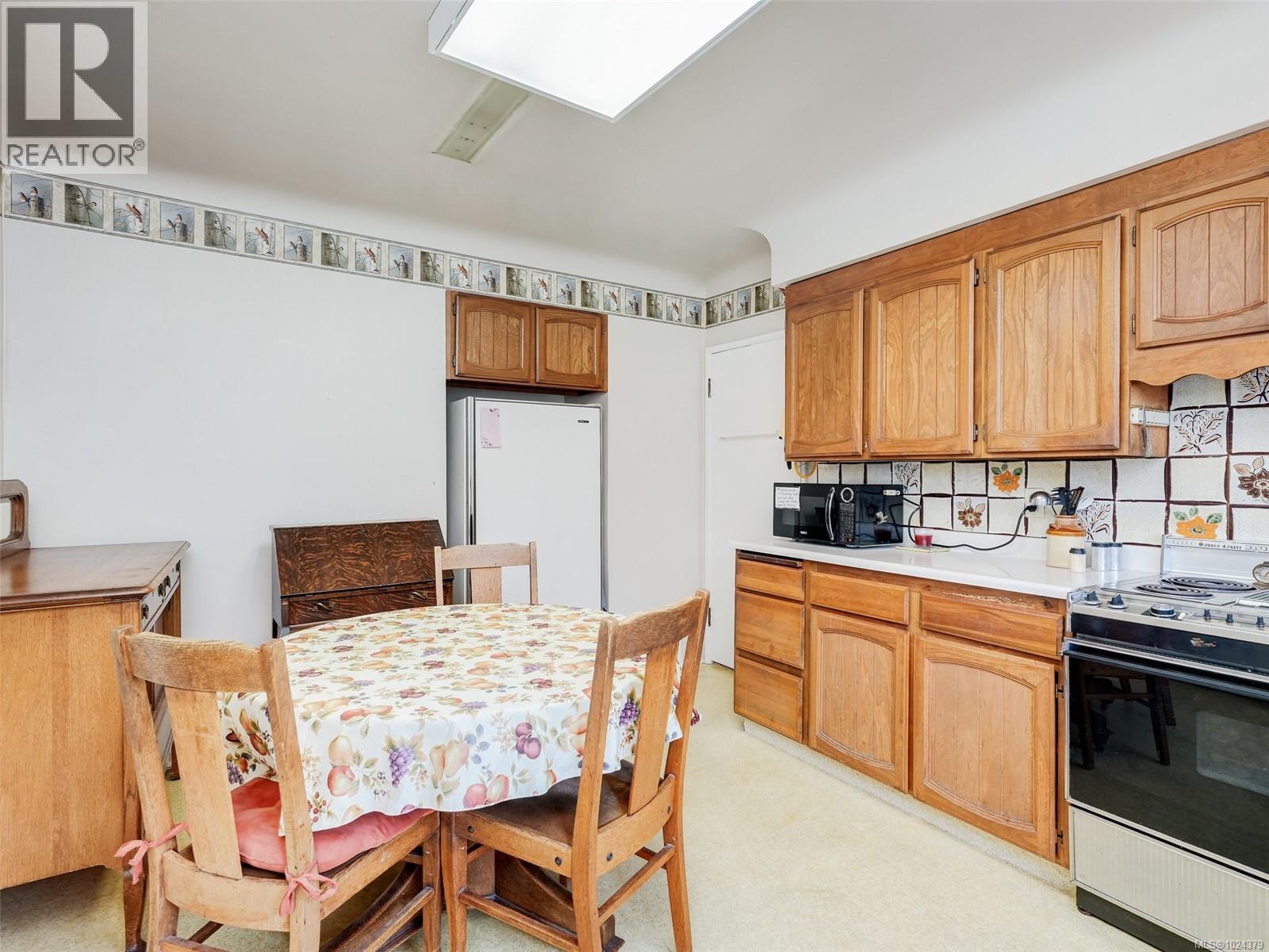 24 Gorge Rd E, Victoria, British Columbia  V9A 1K8 - Photo 7 - 1024379