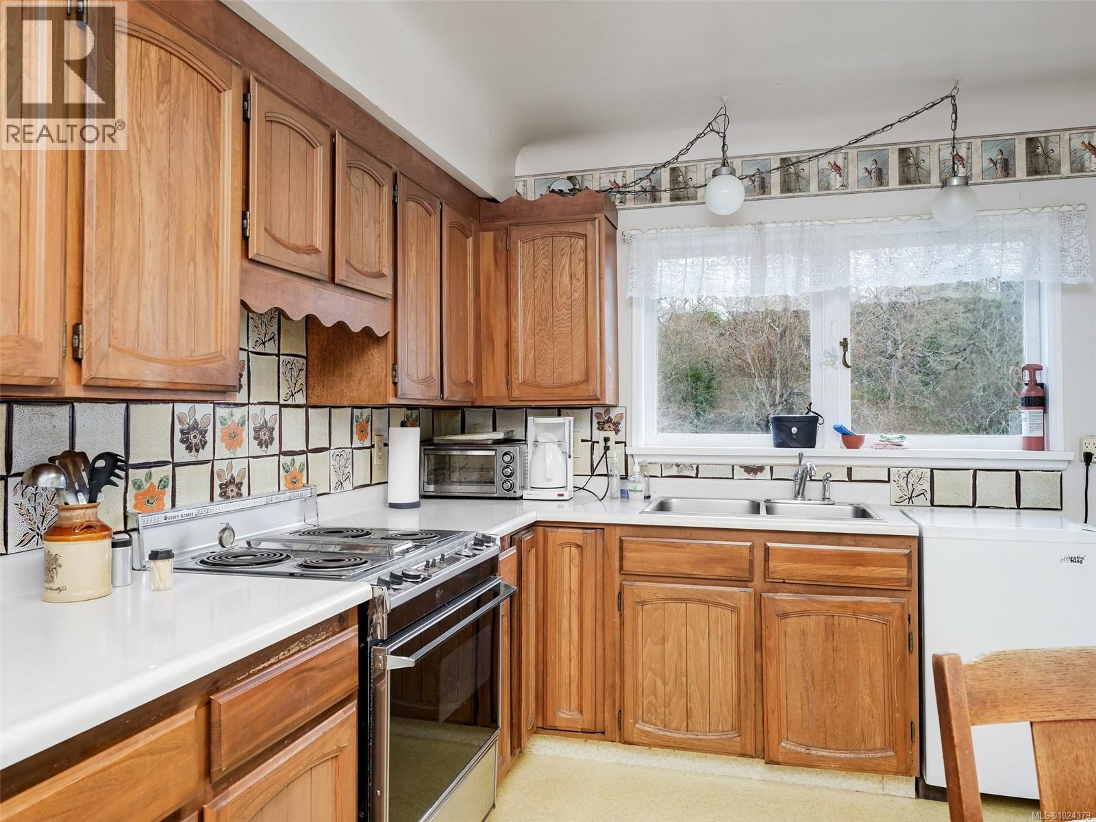 24 Gorge Rd E, Victoria, British Columbia  V9A 1K8 - Photo 8 - 1024379