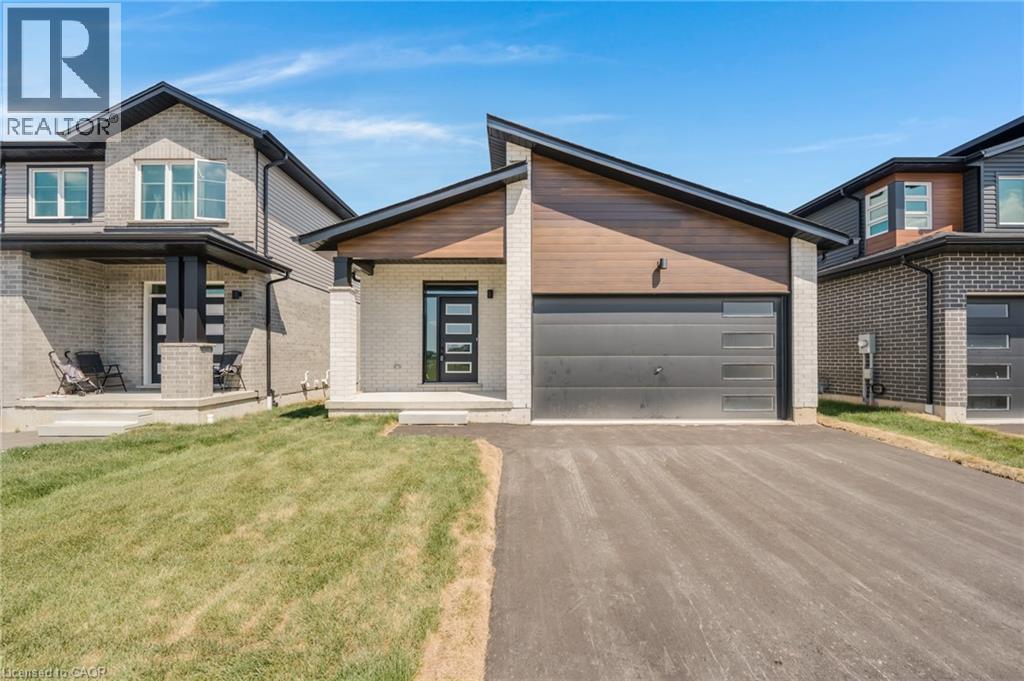 52 MOON Crescent, Cambridge, Ontario