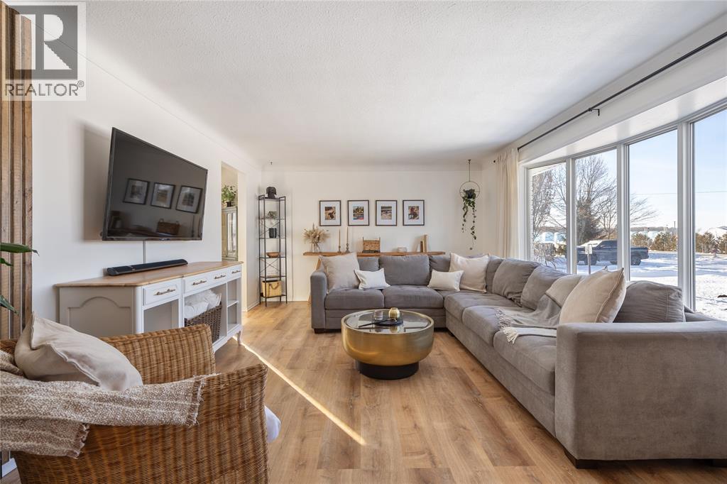 5328 Mandaumin Road, Plympton-Wyoming, Ontario  N7T 7H3 - Photo 6 - 26001975