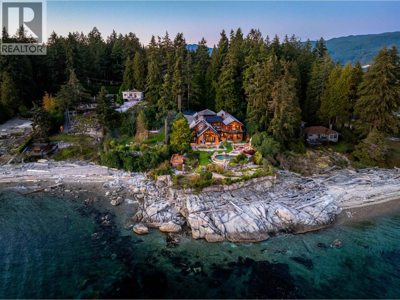 5871 Sunshine Coast Highway, Sechelt, British Columbia  V0N 3A0 - Photo 3 - R3084509