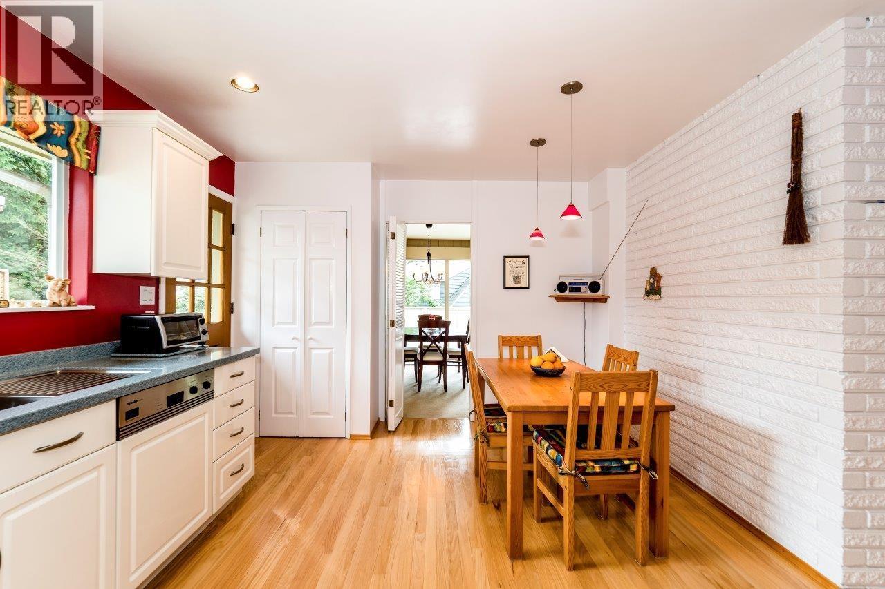 4302 Carolyn Drive, North Vancouver, British Columbia  V7R 4A4 - Photo 10 - R3084510