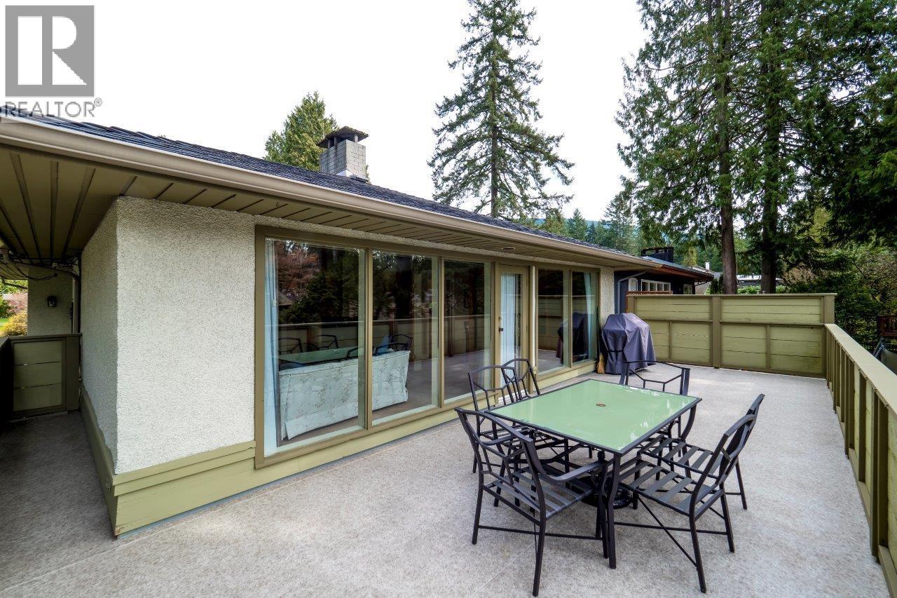 4302 Carolyn Drive, North Vancouver, British Columbia  V7R 4A4 - Photo 13 - R3084510