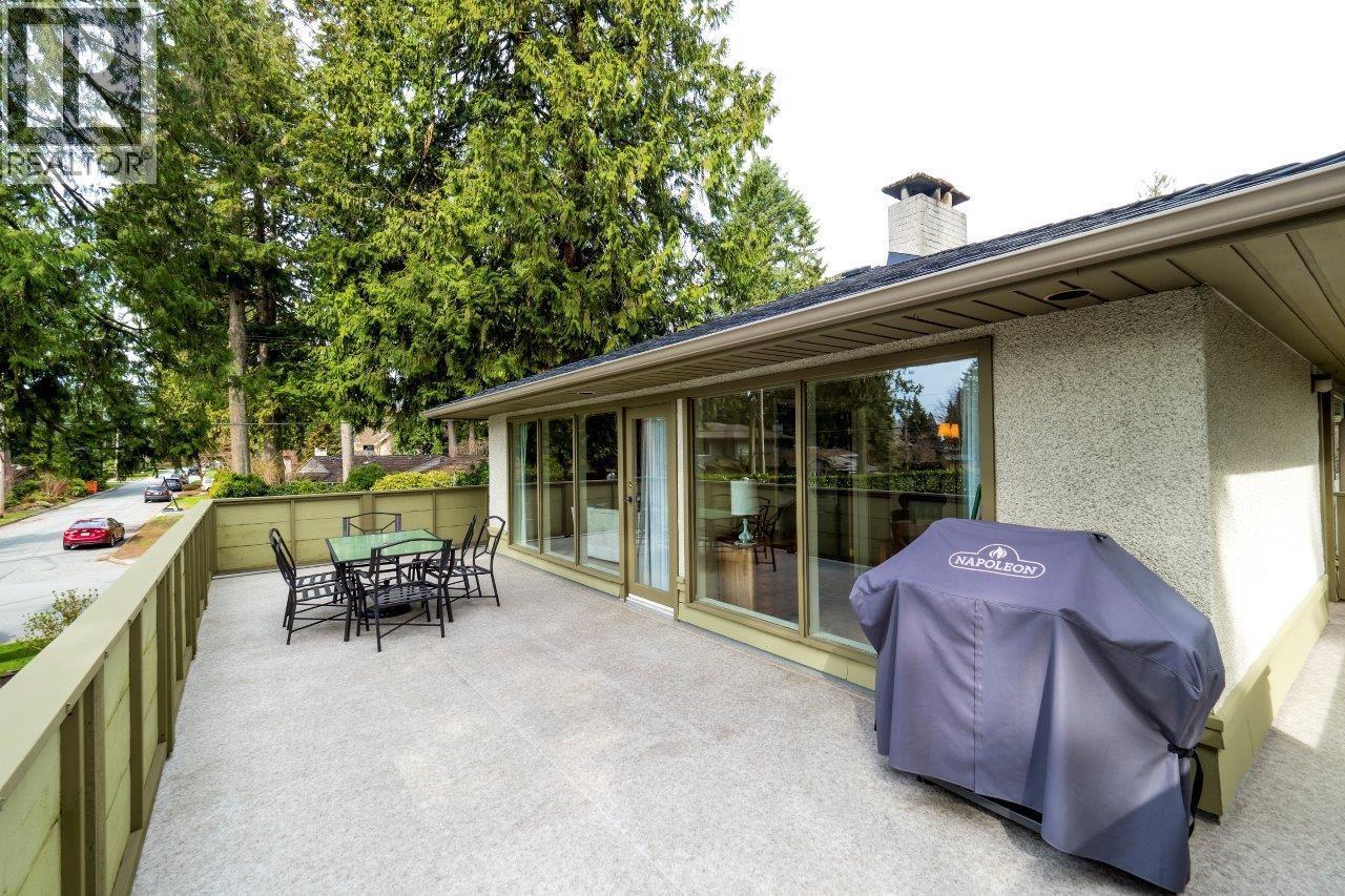 4302 Carolyn Drive, North Vancouver, British Columbia  V7R 4A4 - Photo 14 - R3084510