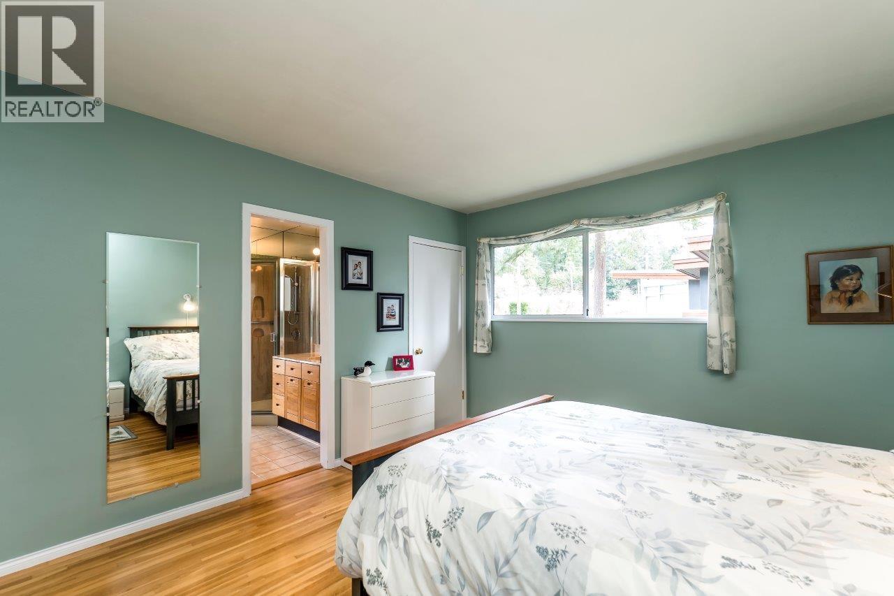 4302 Carolyn Drive, North Vancouver, British Columbia  V7R 4A4 - Photo 17 - R3084510