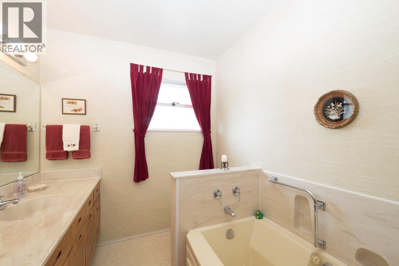 4302 Carolyn Drive, North Vancouver, British Columbia  V7R 4A4 - Photo 21 - R3084510