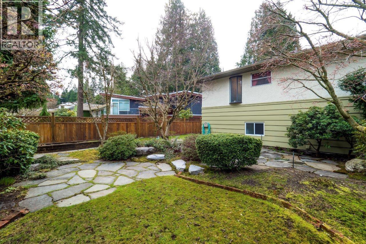 4302 Carolyn Drive, North Vancouver, British Columbia  V7R 4A4 - Photo 33 - R3084510