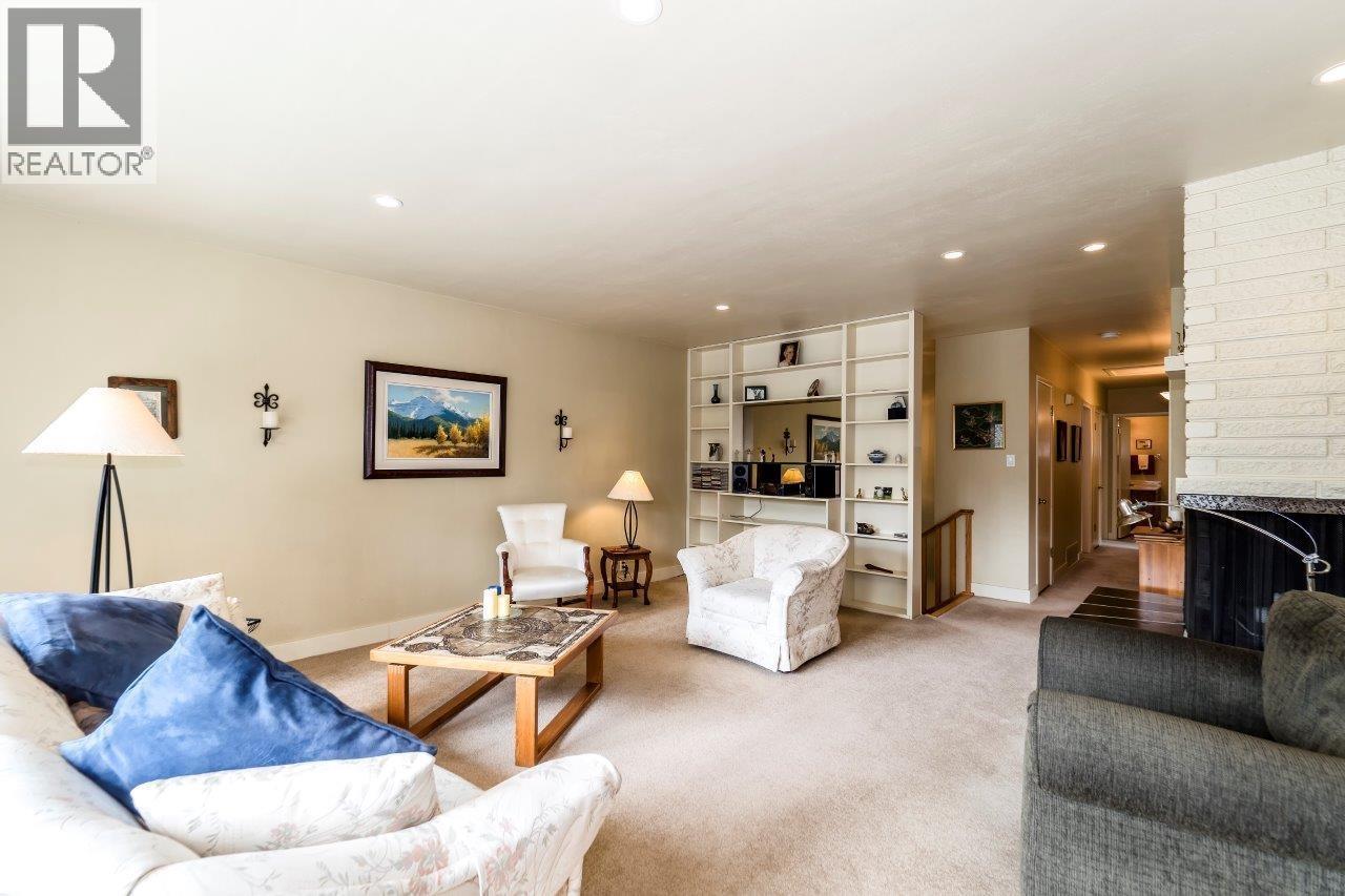 4302 Carolyn Drive, North Vancouver, British Columbia  V7R 4A4 - Photo 5 - R3084510