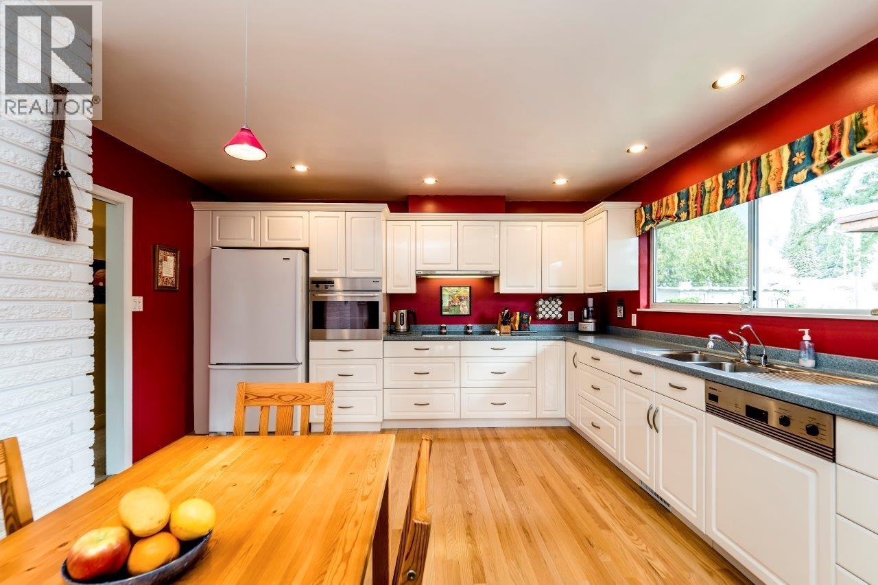 4302 Carolyn Drive, North Vancouver, British Columbia  V7R 4A4 - Photo 6 - R3084510