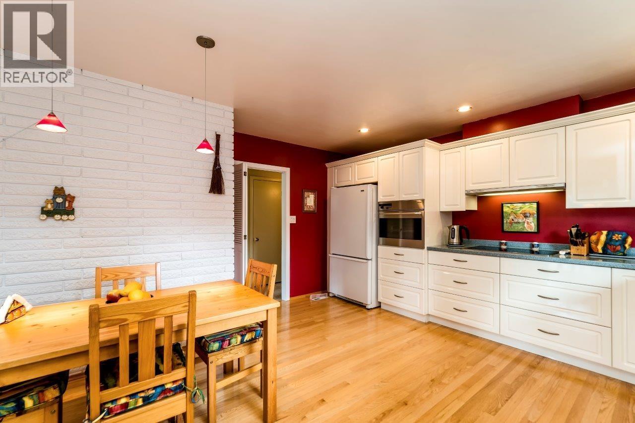 4302 Carolyn Drive, North Vancouver, British Columbia  V7R 4A4 - Photo 7 - R3084510