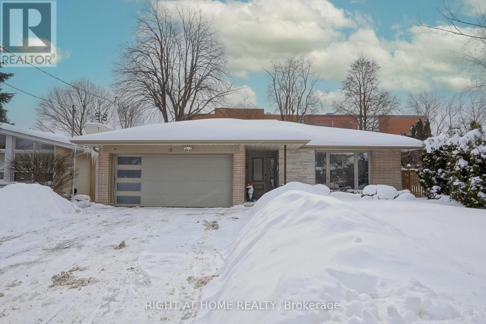 5 Windham Drive, Toronto, Ontario  M2K 1X7 - Photo 2 - C12739292