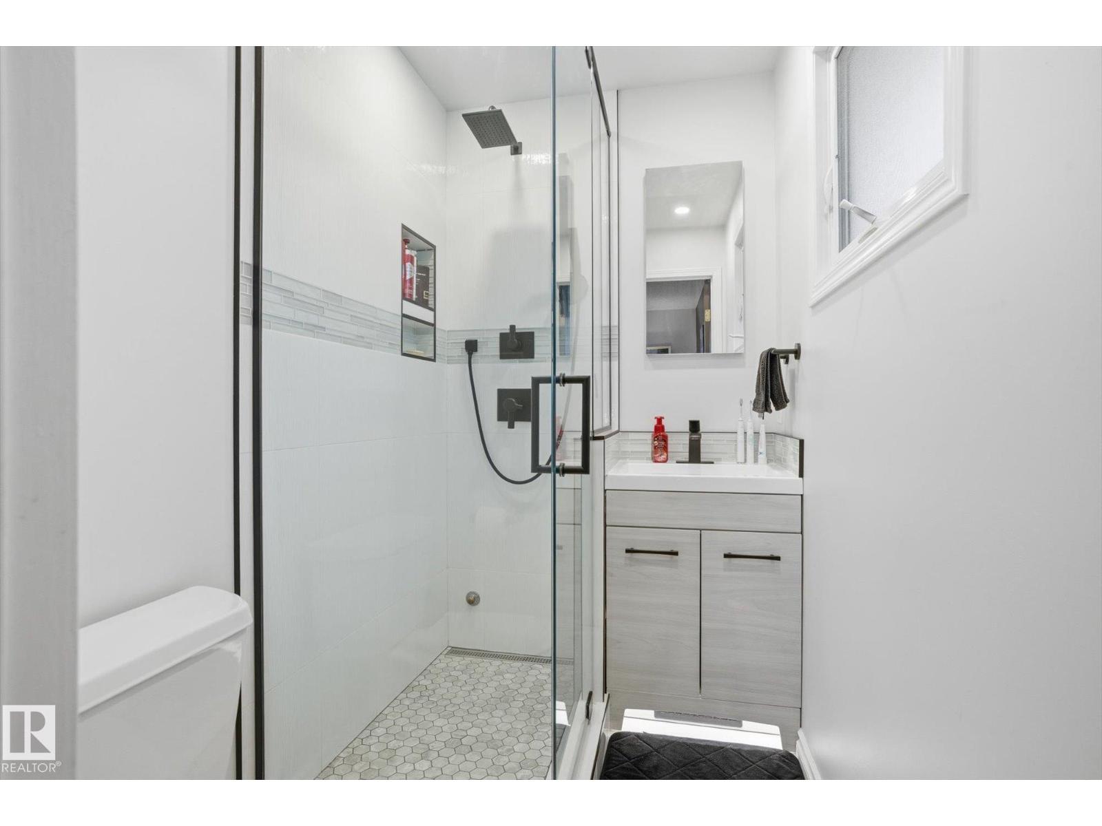 6903 12 Av Nw, Edmonton, Alberta  T6K 3J6 - Photo 18 - E4470561