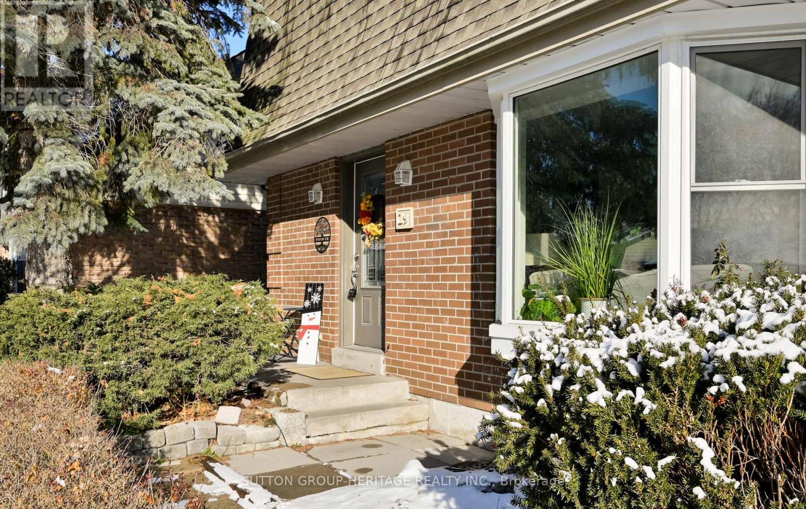 29 GLENMOUNT COURT, Whitby, Ontario