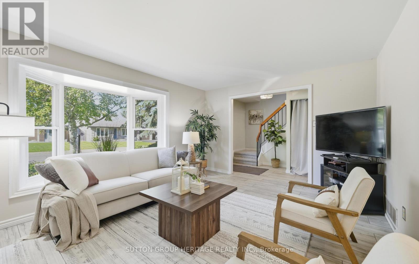 29 Glenmount Court, Whitby, Ontario  L1N 5M7 - Photo 2 - E12739248