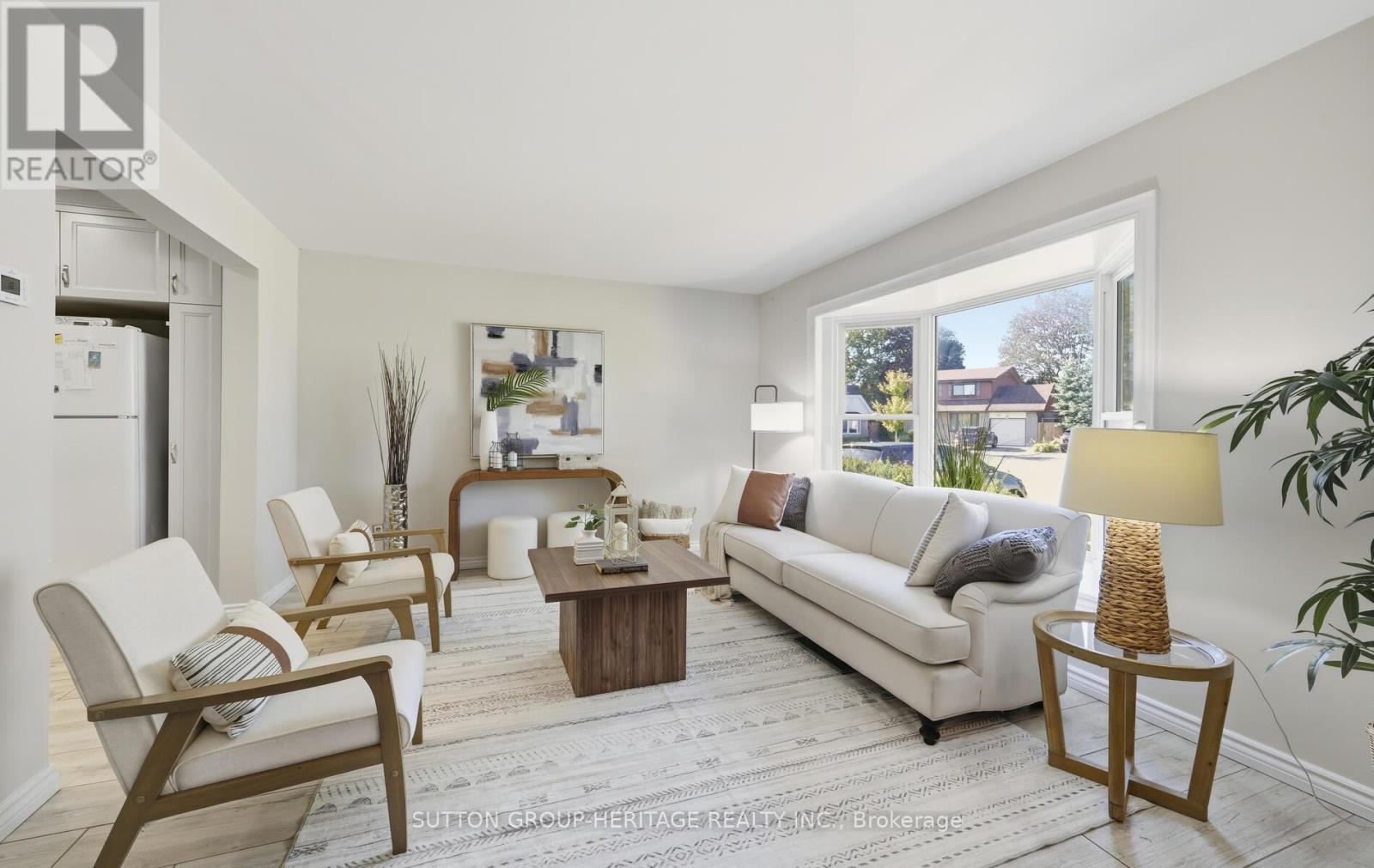 29 Glenmount Court, Whitby, Ontario  L1N 5M7 - Photo 3 - E12739248