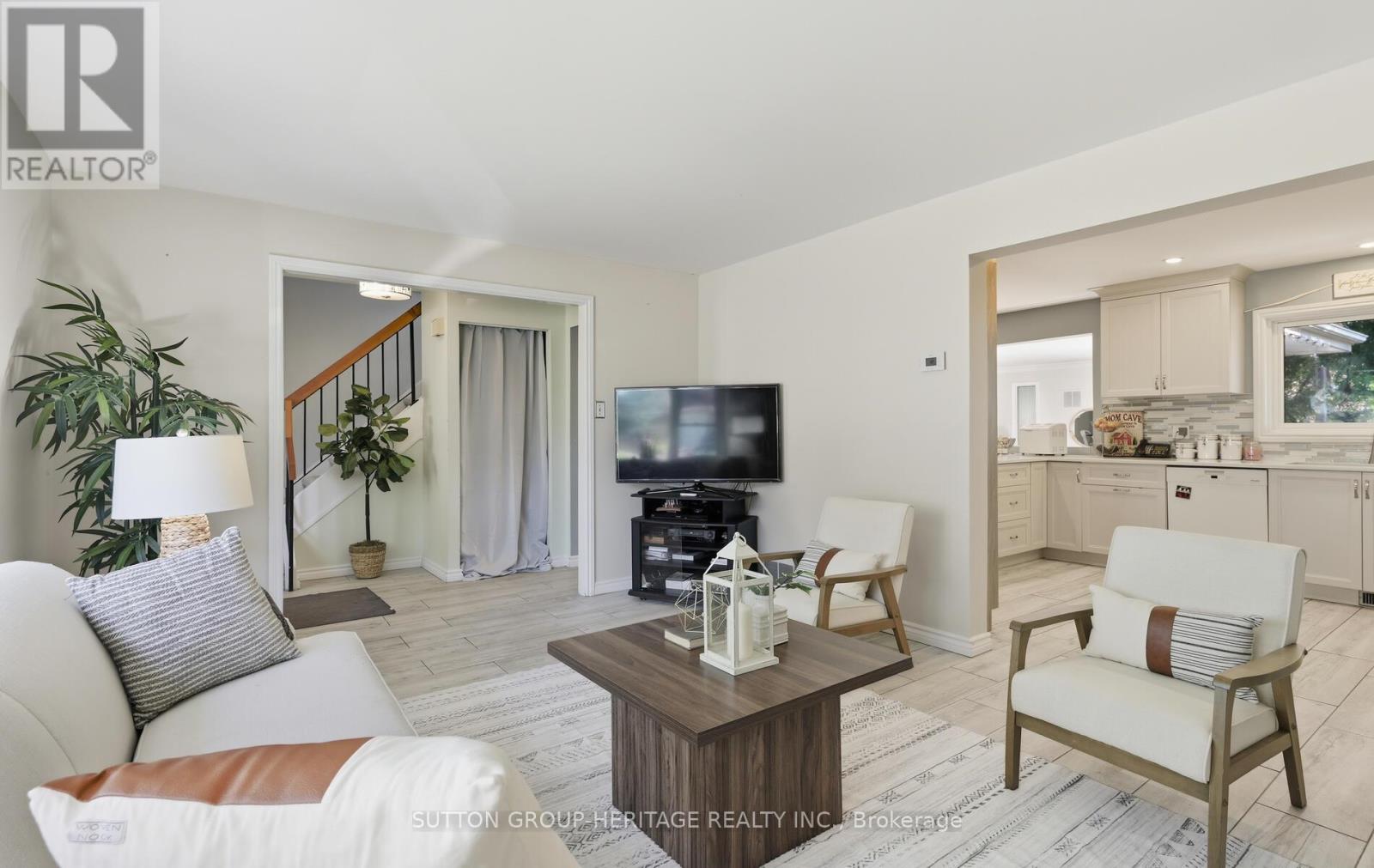 29 Glenmount Court, Whitby, Ontario  L1N 5M7 - Photo 5 - E12739248