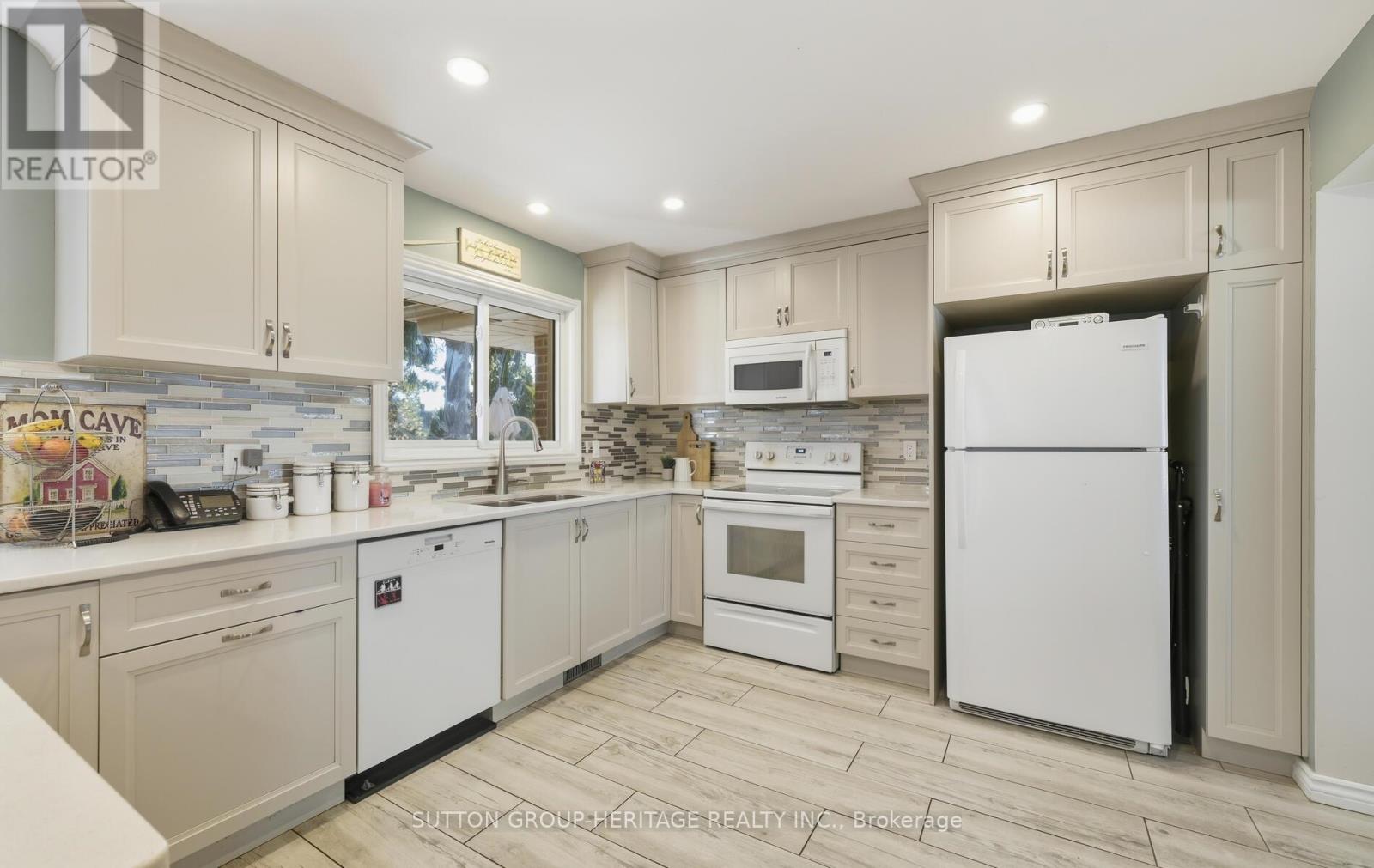 29 Glenmount Court, Whitby, Ontario  L1N 5M7 - Photo 7 - E12739248