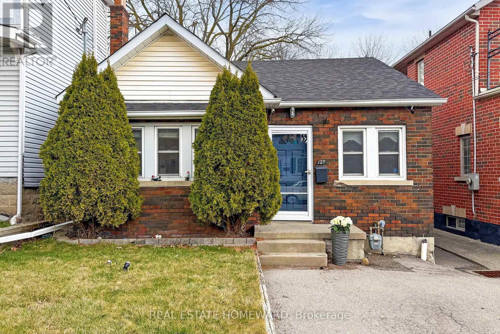 127 KALMAR AVENUE, Toronto, Ontario