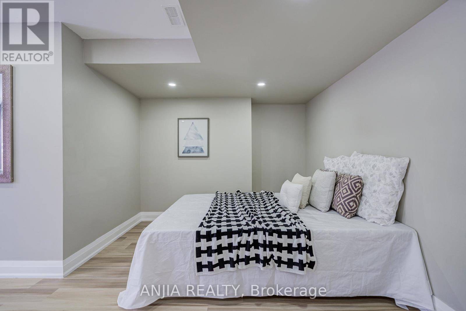 143 Lageer Drive, Whitchurch-Stouffville, Ontario  L4A 4V2 - Photo 41 - N12738050