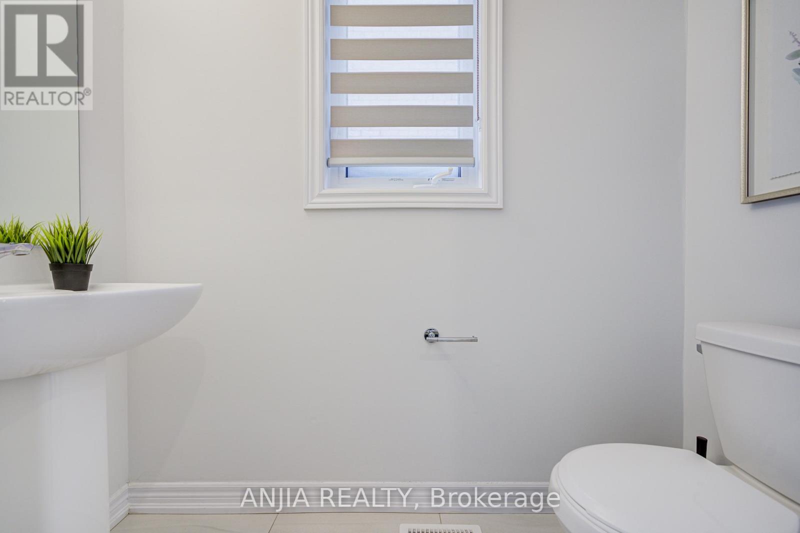 143 Lageer Drive, Whitchurch-Stouffville, Ontario  L4A 4V2 - Photo 9 - N12738050