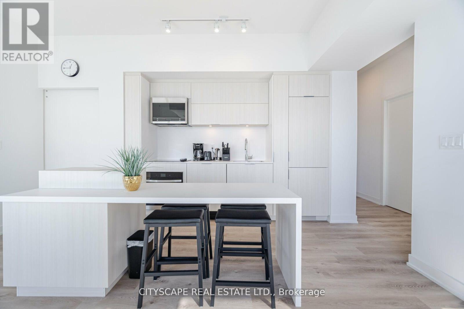 1907 - 370 Martha Street S, Burlington, Ontario  L7R 0G9 - Photo 10 - W12638346