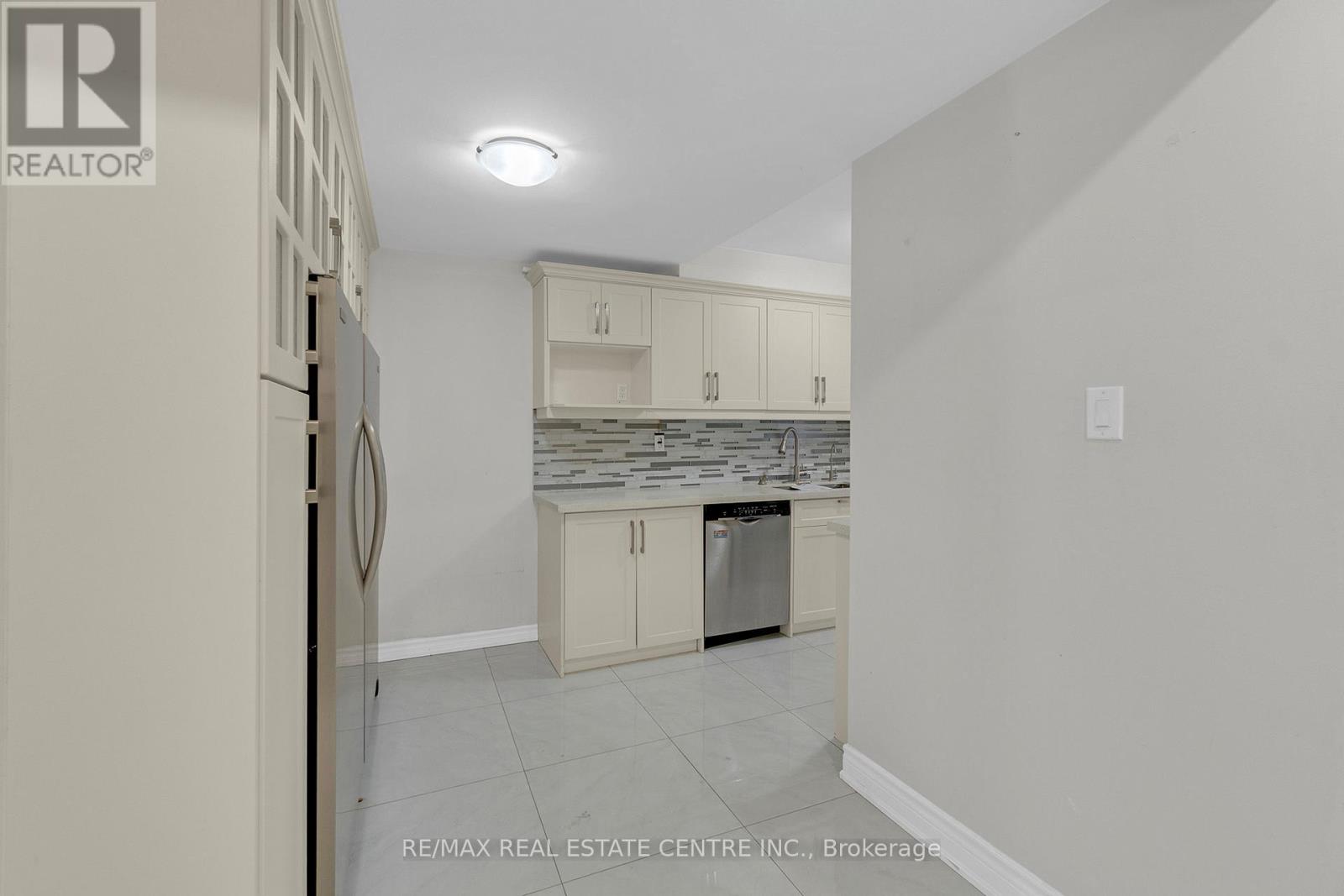 29 Gatwick Lane, Brampton, Ontario  L6S 2E4 - Photo 11 - W12736684