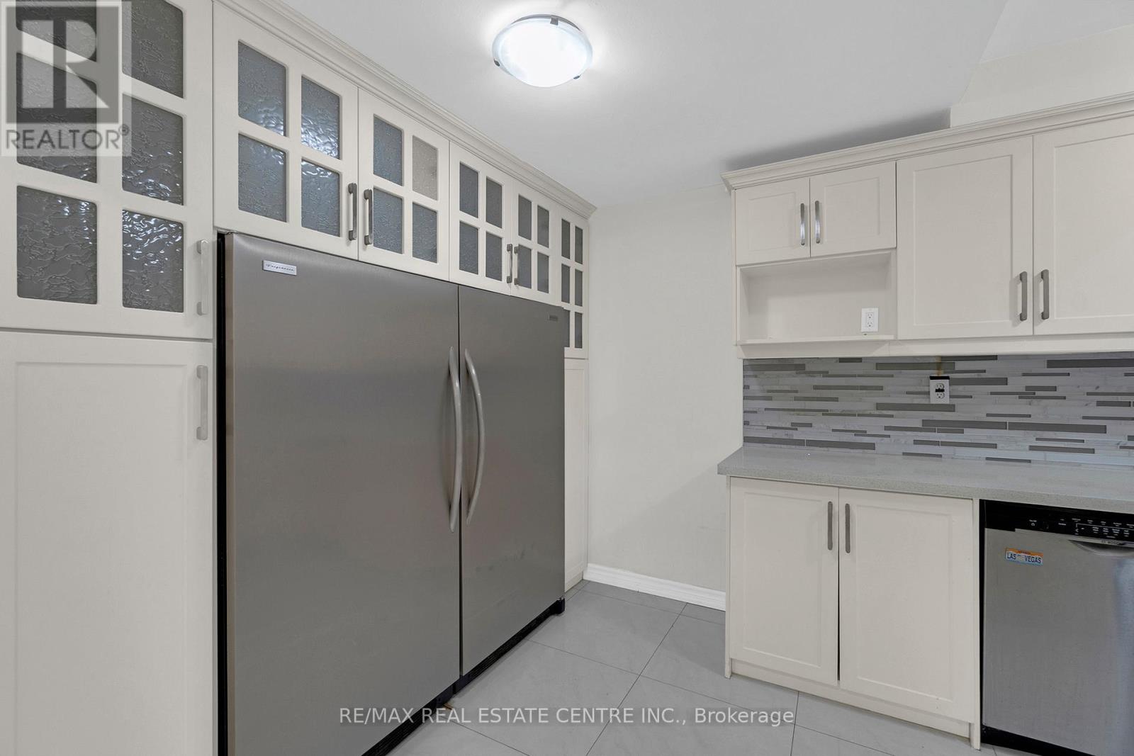 29 Gatwick Lane, Brampton, Ontario  L6S 2E4 - Photo 12 - W12736684