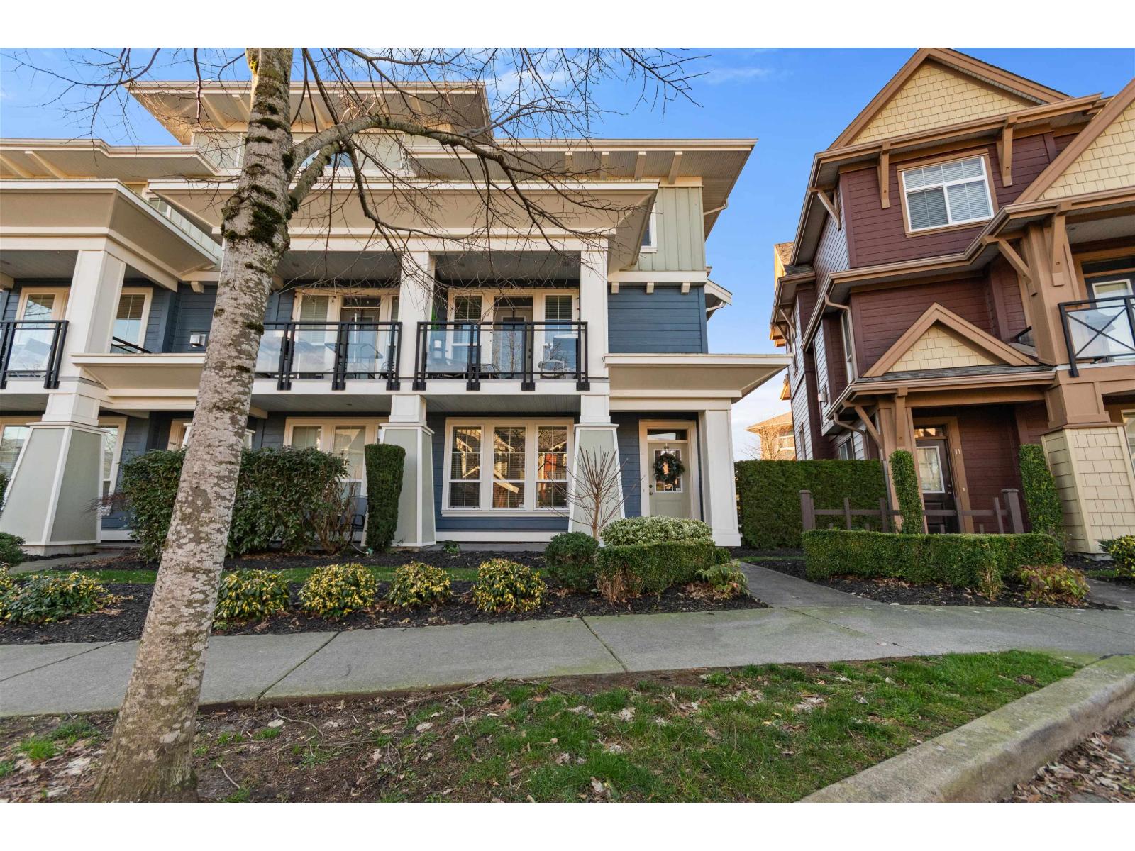 10 45137 Nicomen Crescent, Garrison Crossing, Chilliwack, British Columbia  V2R 0R3 - Photo 1 - R3083949