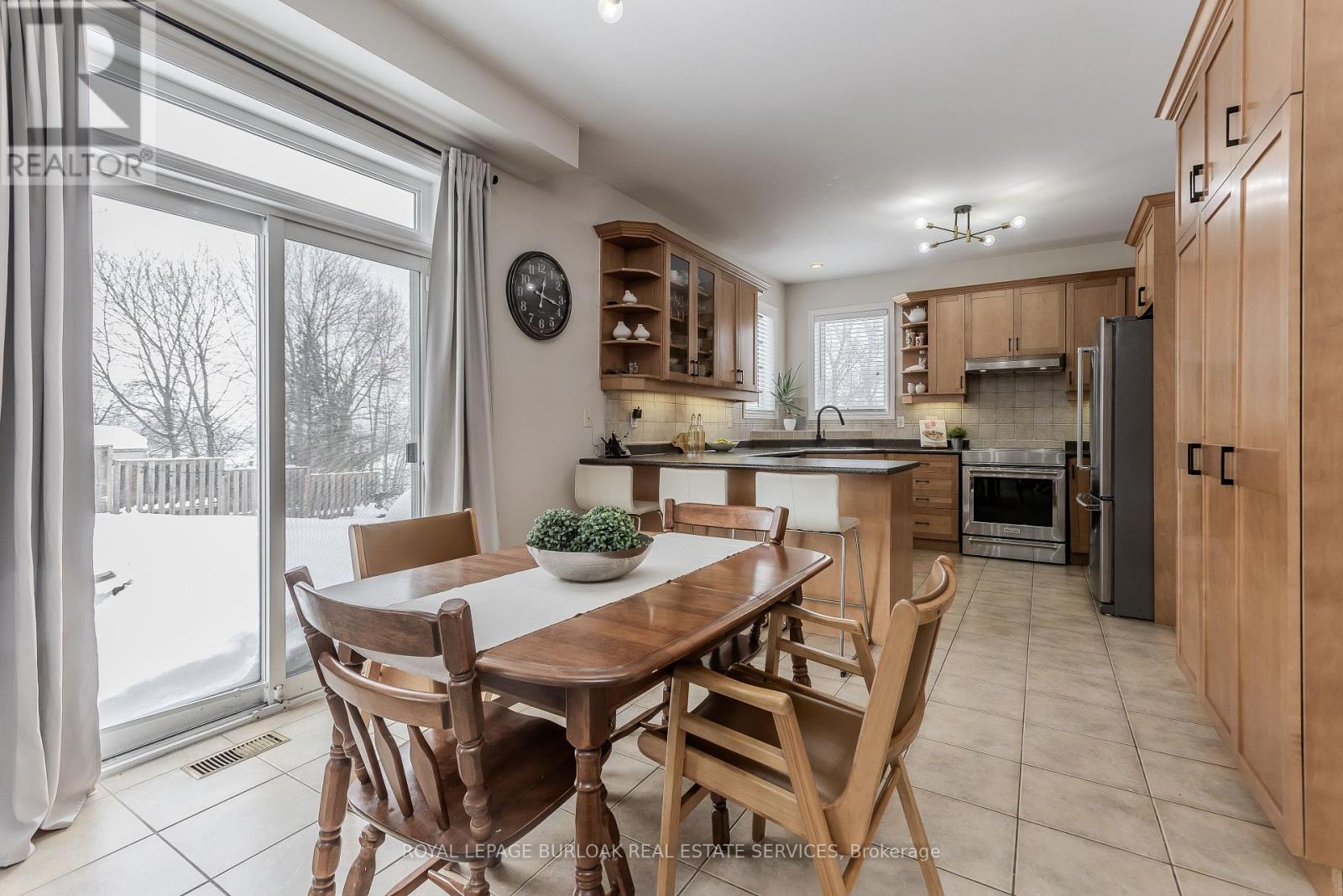 2055 Mountain Grove Avenue, Burlington, Ontario  L7P 2H8 - Photo 11 - W12739228