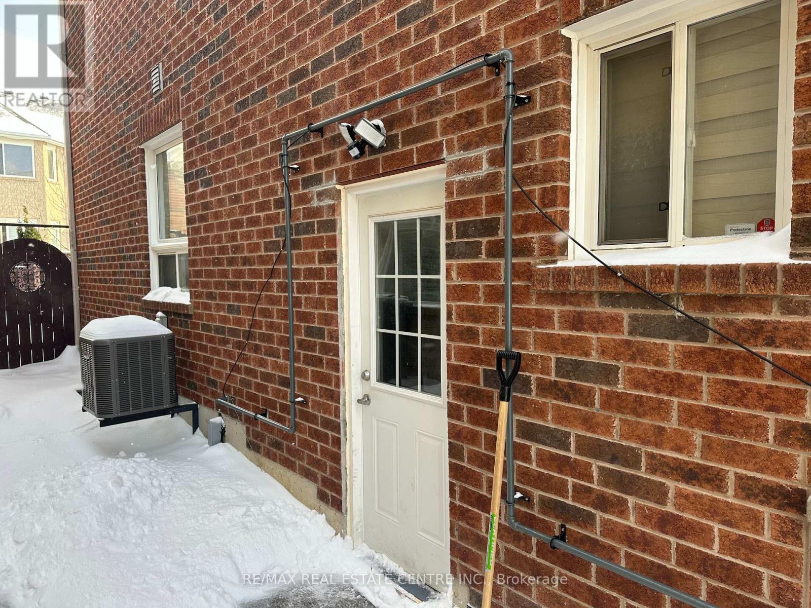 Lower - 6 Hollingworth Circle, Brampton, Ontario  L7A 3X7 - Photo 5 - W12739230