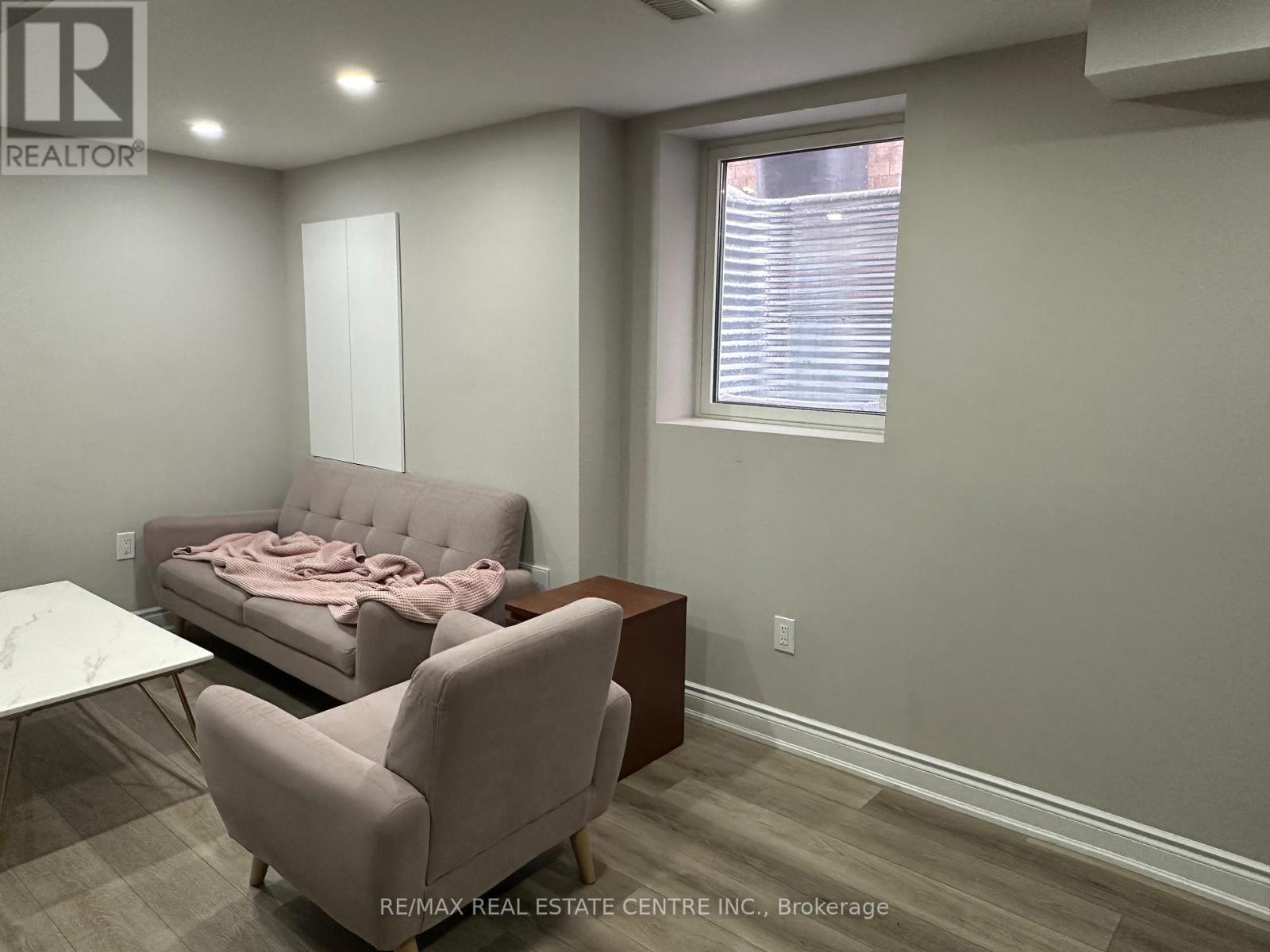 Lower - 6 Hollingworth Circle, Brampton, Ontario  L7A 3X7 - Photo 8 - W12739230