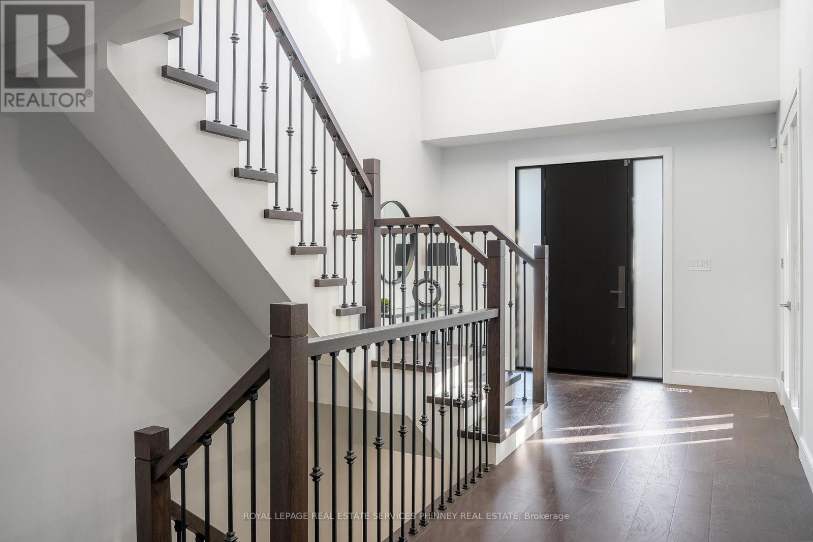 1029 Lorne Park Road, Mississauga, Ontario  L5H 2Z9 - Photo 2 - W12739234