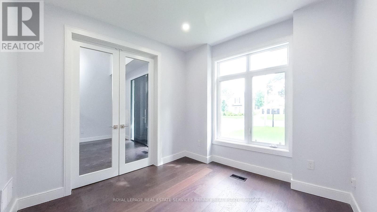 1029 Lorne Park Road, Mississauga, Ontario  L5H 2Z9 - Photo 3 - W12739234