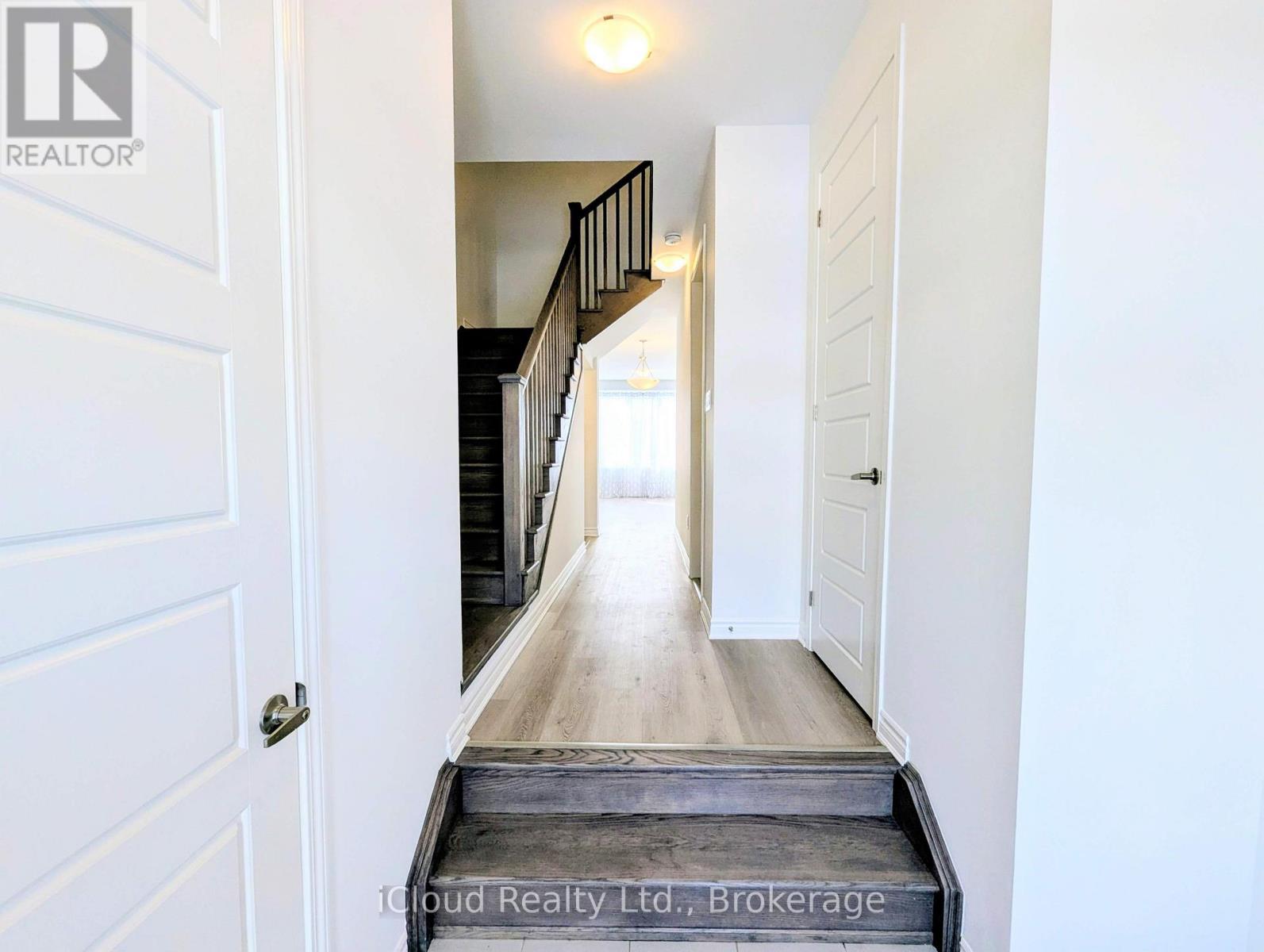 1340 Hearns Place, Milton, Ontario  L9E 2J7 - Photo 2 - W12739256