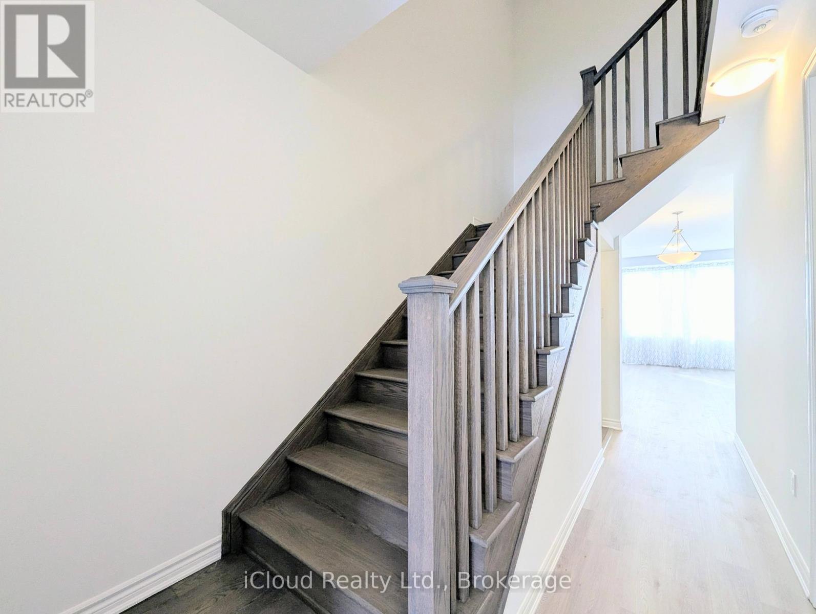 1340 Hearns Place, Milton, Ontario  L9E 2J7 - Photo 5 - W12739256